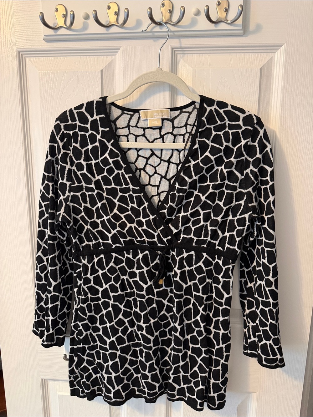 MICHAEL Michael Kors Black & White Abstract Giraffe-Style Top LG like new